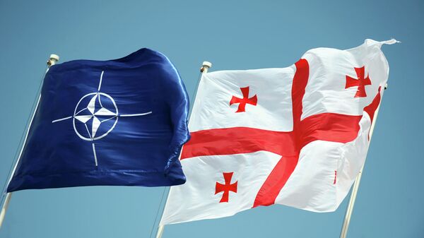 Banderas de OTAN y Georgia - Sputnik Mundo
