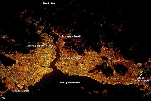 Vistas desde el espacio: sobrecogedoras fotografías de la vida nocturna de la Tierra - Sputnik Mundo