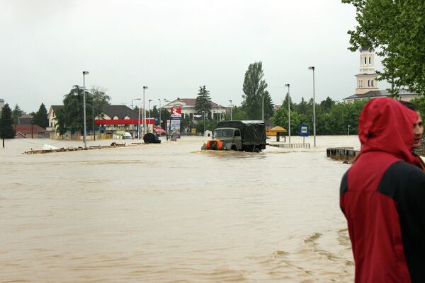 Ascienden a 33 las víctimas mortales de las inundaciones en Serbia - Sputnik Mundo