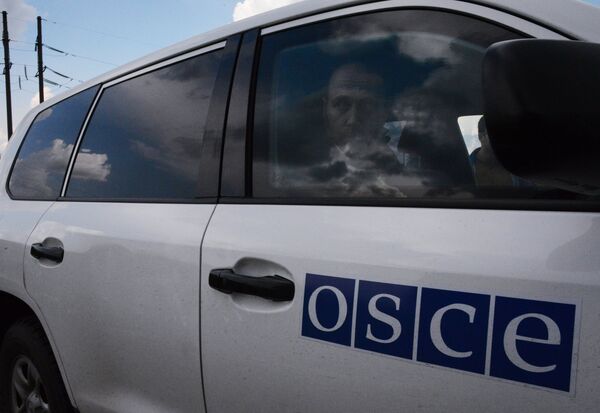 La OSCE retira a sus observadores electorales de Ucrania Oriental por razones de seguridad - Sputnik Mundo