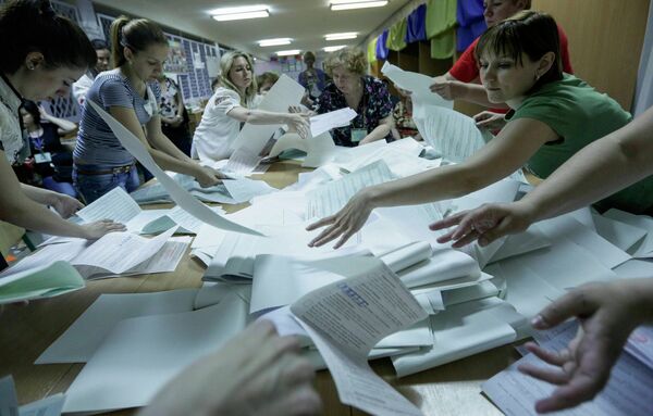 De acuerdo a los resultados ode las encuestas a pie de urna Piotr Poroshenko consiguió el 55,9% de los votos - Sputnik Mundo