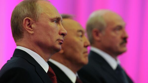 Vladímir Putin, Nursultán Nazarbáyev y Aleksandr Lukashenko - Sputnik Mundo