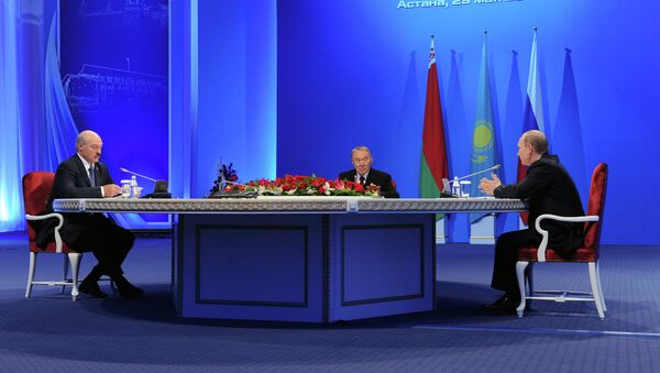 Alexandr Lukashenko, Nursultán Nazarbáiev y Vladímir Putin - Sputnik Mundo
