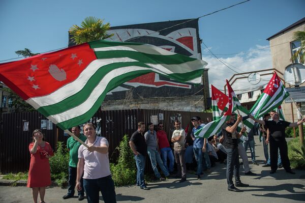 Abjasia: opositores exigen la dimisión del presidente, el presidente promete evitar el caos - Sputnik Mundo