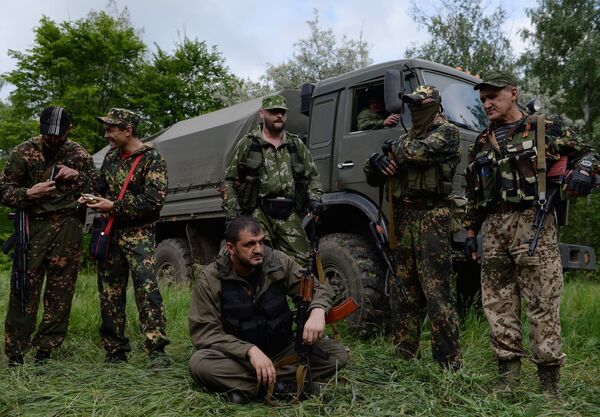 Ucrania investigará a batallones de voluntarios por crímenes contra civiles - Sputnik Mundo