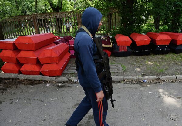 Al menos 181 muertos por enfrentamientos armados en el sureste de Ucrania - Sputnik Mundo