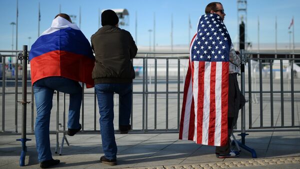La mitad de los rusos cree que Rusia debe mejorar las relaciones con EEUU, según un sondeo - Sputnik Mundo