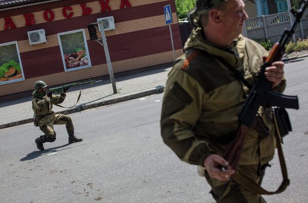 Milicianos del este de Ucrania controlan unos 150 km de frontera con Rusia - Sputnik Mundo