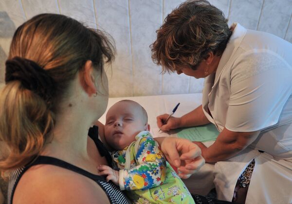 Unos 140 refugiados ucranianos solicitaron ayuda médica en Rusia - Sputnik Mundo