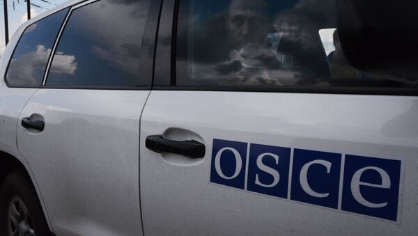 Observadores de la OSCE detectan una columna militar no identificada cerca de Donetsk - Sputnik Mundo