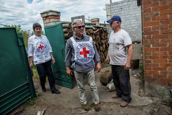 La Cruz Roja, presente en Donetsk y otras tres ciudades de Ucrania - Sputnik Mundo