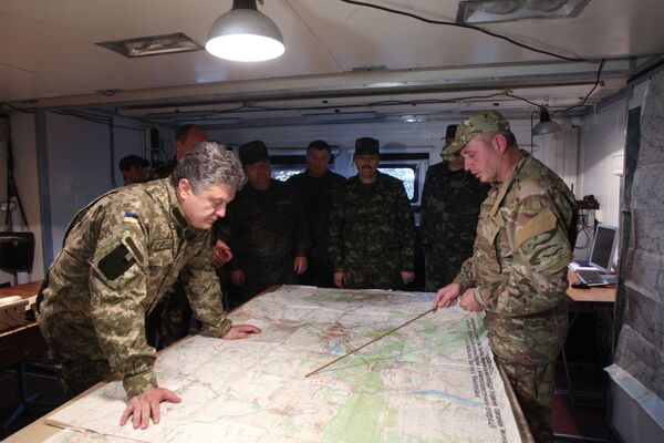 Poroshenko da luz verde para recuperar el control sobre Donetsk y Lugansk - Sputnik Mundo