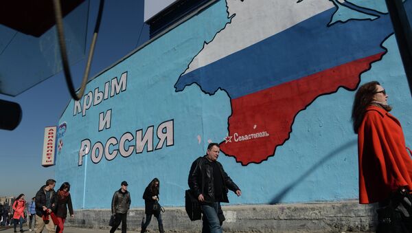 El grafiti sobre el retorno de Crimea a Rusia - Sputnik Mundo