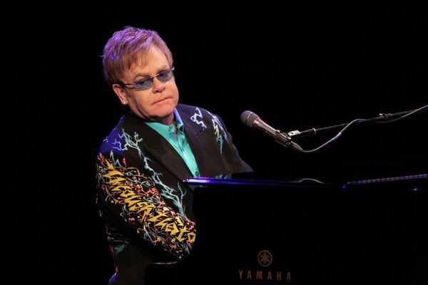 Cantante británico Elton John - Sputnik Mundo