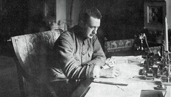 Aleksandr Kérenski, primer ministro del Gobierno Provisional Ruso, exhortando a las tropas en la primavera o el verano de 1917 - Sputnik Mundo