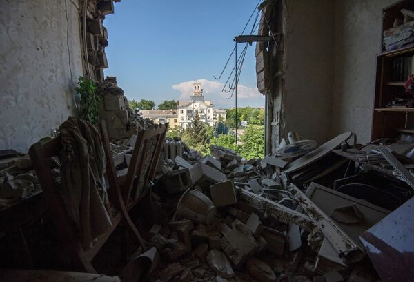 Kiev bombardea ciudades abandonadas por milicianos para presionar a los descontentos - Sputnik Mundo