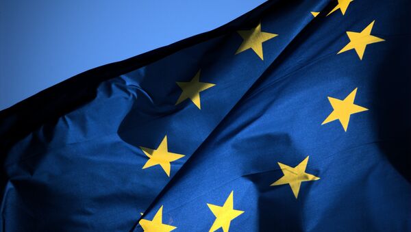La UE establece más criterios para congelar activos por la crisis en Ucrania - Sputnik Mundo