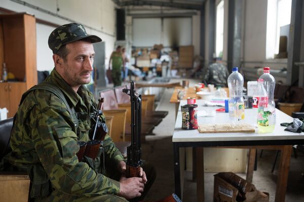 Donetsk y Lugansk: vivir en la línea del fuego - Sputnik Mundo