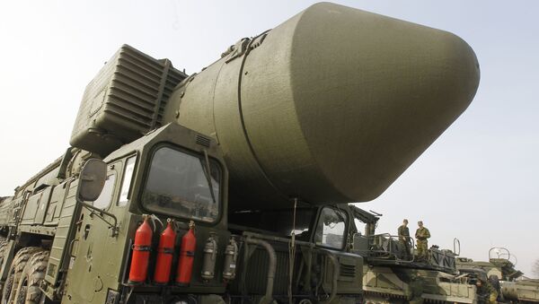 Rusia no tiene previsto retirar los sistemas de misiles Topol en un futuro próximo - Sputnik Mundo