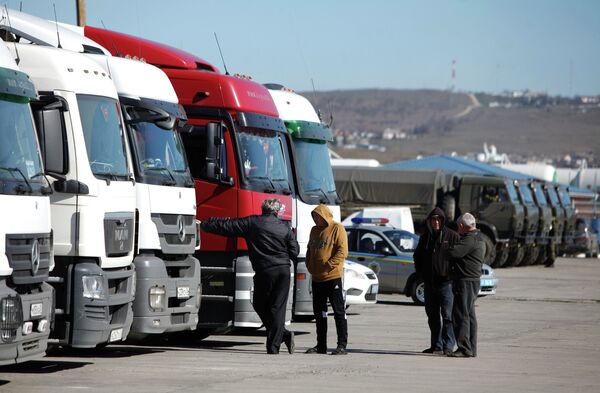 Rusia enviará a Ucrania un convoy humanitario junto con la Cruz Roja - Sputnik Mundo