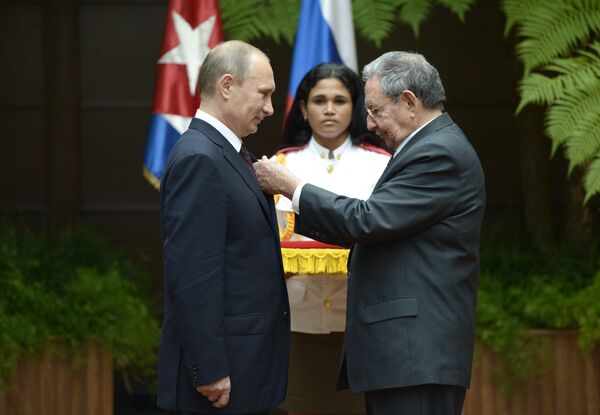 Vladímir Putin, presidente de Rusia, y Raúl Castro, presidente de Cuba - Sputnik Mundo