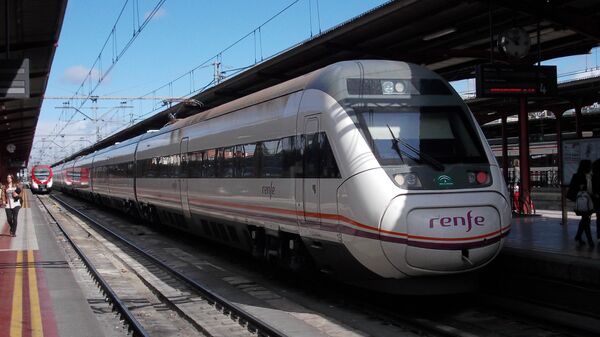 Huelga de trenes en España en plena operación salida - Sputnik Mundo