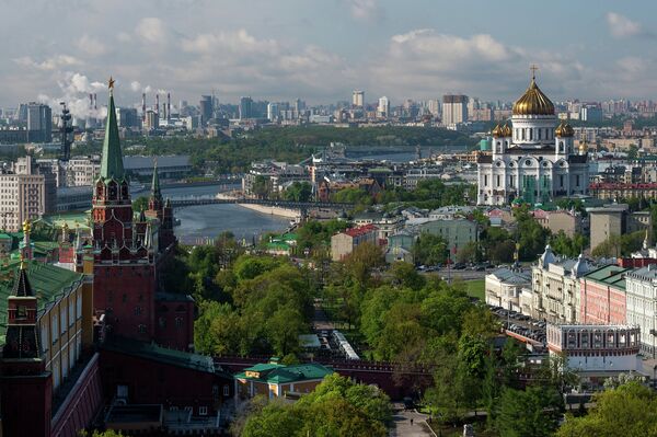 Вид на башни Московского Кремля, Александровский сад и храм Христа Спасителя - Sputnik Mundo