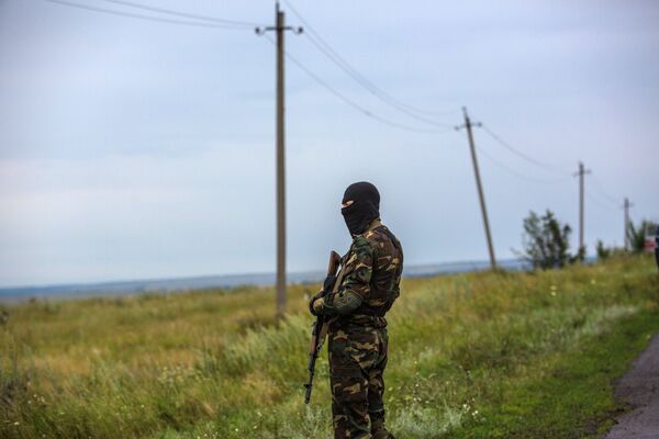 El lugar de la catástrofe del Boeing malasio, protegido por milicianos de Donetsk - Sputnik Mundo