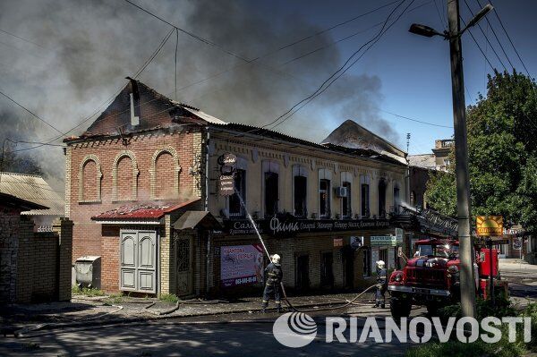 Incendios y proyectiles sin estallar en las calles de Lugansk - Sputnik Mundo