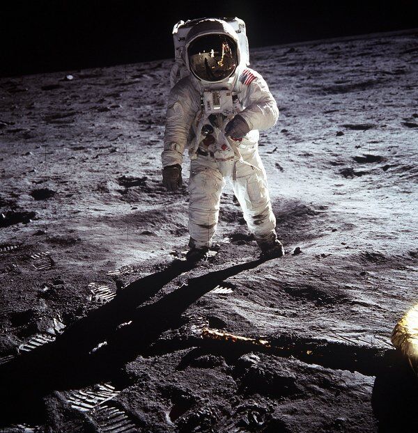 Apollo 11: “Ustedes alunizaron, y nosotros nos pusimos morados” - Sputnik Mundo