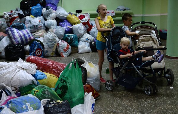 Un 14% de rusos presta ayuda a los refugiados de Ucrania - Sputnik Mundo