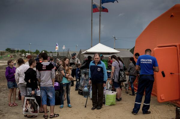 Asciende a 33.000 el número de refugiados ucranianos en centros de acogida rusos - Sputnik Mundo