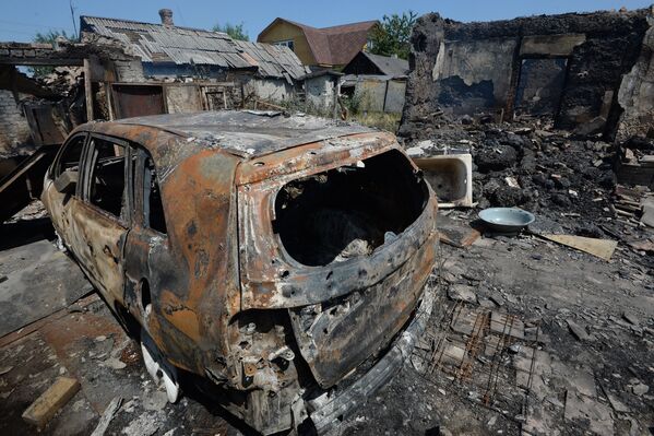“Apuntaron al puesto de mando, le dieron a las viviendas”. Gorlovka tras el fuego de los Grad - Sputnik Mundo