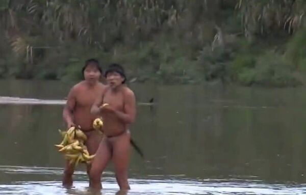 Los indígenas que vivían aislados en la Amazonía brasileña tenían objetos industriales - Sputnik Mundo