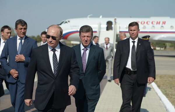 Vladímir Putin arriba a Crimea para celebrar varias reuniones - Sputnik Mundo