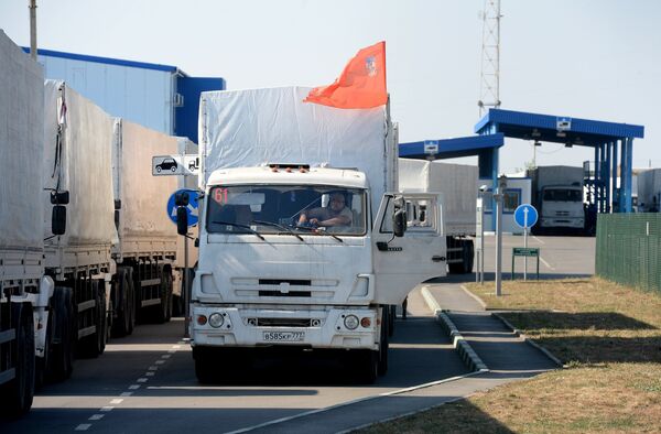 El convoy humanitario ruso finaliza su retirada de Ucrania - Sputnik Mundo
