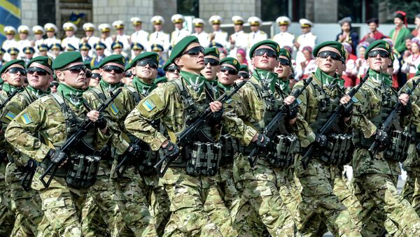 Desfile militar en Kiev (archivo) - Sputnik Mundo
