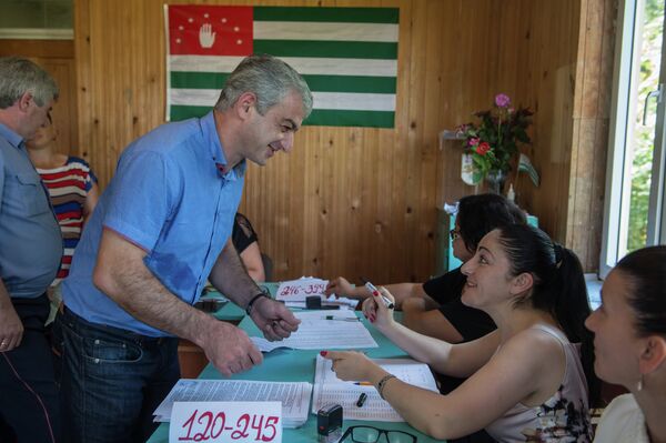 Autoridad electoral declara celebrados los comicios presidenciales en Abjasia - Sputnik Mundo