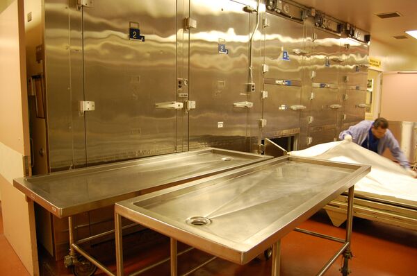 Un brasileño pasa varias horas en la morgue por error médico - Sputnik Mundo