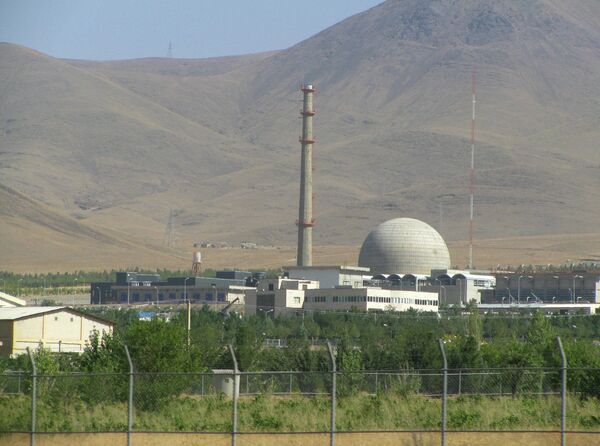 Irán comienza a modificar el reactor de agua pesada de Arak - Sputnik Mundo