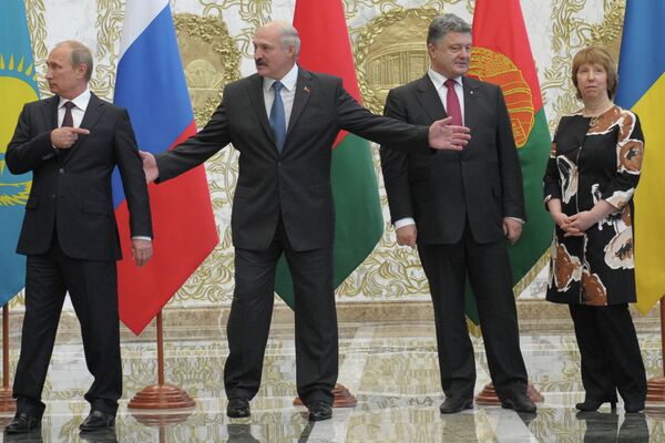 Vladímir Putin, Alexander Lukashenko, Petró Poroshenko y Catherine Ashton en Minsk - Sputnik Mundo