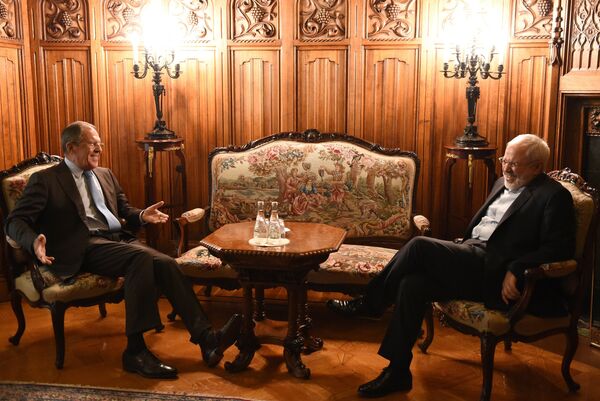 Ministro de Asuntos Exteriores ruso, Serguéi Lavrov y canciller iraní, Mohamad Yavad Zarif - Sputnik Mundo