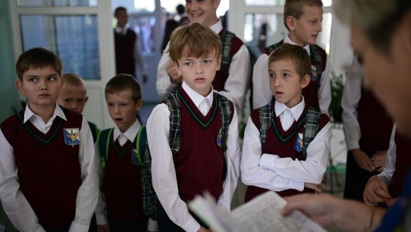 Centros rusos darán clases a más de 60.000 menores ucranianos durante este año escolar - Sputnik Mundo