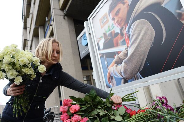 El mundo del periodismo dice el último adiós a Andréi Stenin muerto en Ucrania - Sputnik Mundo