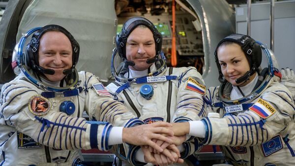 La tripulación de la Estación Espacial Internacional celebrará 16 veces el Año Nuevo - Sputnik Mundo