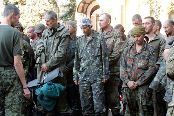 Las milicias de Donetsk liberarán a los militares prisioneron el domingo por la noche - Sputnik Mundo