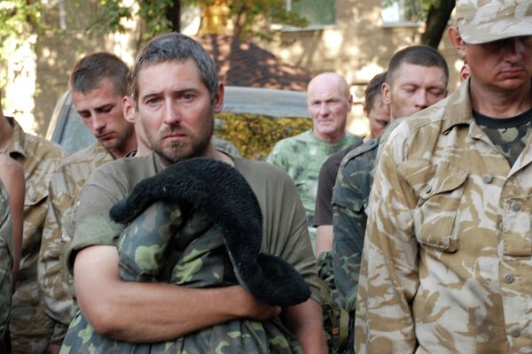 La RPD y Kiev canjearán el domingo 65 prisioneros de cada lado - Sputnik Mundo