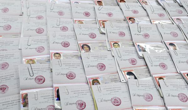Más de 42.000 ucranianos solicitaron la ciudadanía rusa desde inicios de 2014 - Sputnik Mundo