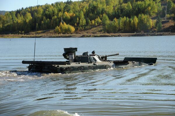 Maniobras acuáticas de tropas motorizadas en la región de Transbaikal - Sputnik Mundo