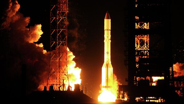 El cohete ruso pesado Proton-M (imagen referencial) - Sputnik Mundo